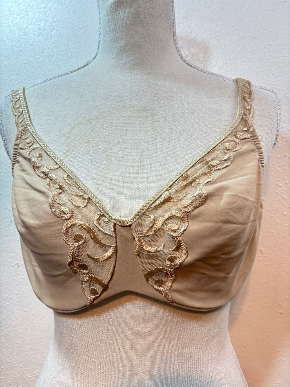 Lilyette Nude Lace-Accent Underwire Bra